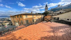 Fotografia z galérie ubytovania Terrazza Duomo With Spectacular Views from 2 large Terraces - sleeps 6 v destinácii Spoleto