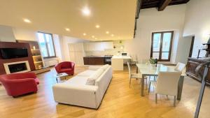 Fotografia z galérie ubytovania Terrazza Duomo With Spectacular Views from 2 large Terraces - sleeps 6 v destinácii Spoleto