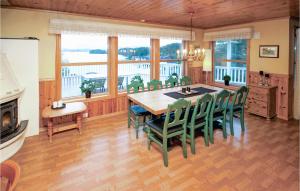 a large dining room with a table and chairs at 4 Bedroom Cozy Home In Auklandshamn in Vestvik