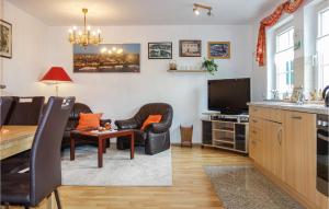 Posezení v ubytování Amazing Home In Strohn With 3 Bedrooms And Wifi