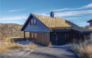 Afbeelding uit fotogalerij van Lovely Home In seral With House A Mountain View in Ljosland