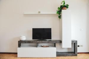 A television and/or entertainment centre at Lugano Central Suite Apartment Ciseri