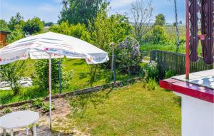 Κήπος έξω από το Awesome Home In Dzwirzyno With Wifi +16 φωτογραφίες