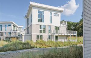 a large white house on the beach at Dünenvilla 9, Whg 3 in Travemünde