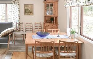Posezení v ubytování Three-Bedroom Holiday Home In Asarum