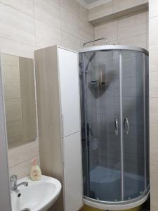 a bathroom with a shower and a sink at Иссыкуль, Центр Отдыха Радуга in Cholpon-Ata