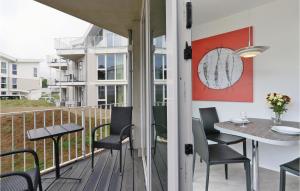 a balcony with a table and chairs at Dünenvilla 20, Whg 2 in Travemünde