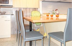 O bucătărie sau chicinetă la Ferienhaus 98 In Kirchheim