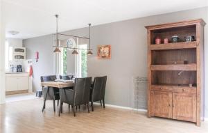 a kitchen and dining room with a table and chairs at Amazing Home In Winterswijk With Wifi in Winterswijk