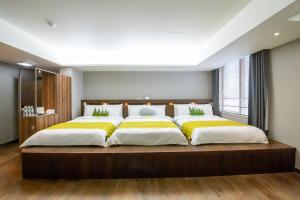 Postel nebo postele na pokoji v ubytování Metro Hotel Myeongdong
