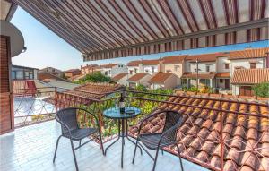 Balkón alebo terasa v ubytovaní 3 Bedroom Stunning Home In Omisalj