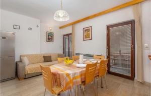 Posedenie v ubytovaní 3 Bedroom Stunning Home In Omisalj