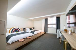 Postel nebo postele na pokoji v ubytování Metro Hotel Myeongdong