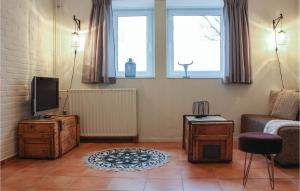 a living room with a tv and a couch at Vakantiewoning 12 in Simpelveld