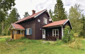 a small house in the middle of a field at Awesome Home In Ed With 3 Bedrooms in Åsen