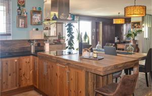 Een keuken of kitchenette bij Beautiful Home In Campagnan With Kitchen