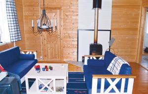 a living room with two blue couches and a table at Nice Home In Lesjfors With 3 Bedrooms And Sauna in Kosundet
