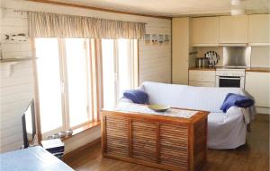 Lova arba lovos apgyvendinimo įstaigoje Cozy Apartment In Skrhamn With House Sea View