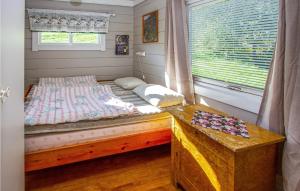Postel nebo postele na pokoji v ubytování Awesome Home In Vgstranda With House Sea View