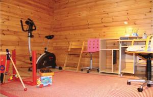 The fitness centre and/or fitness facilities at 3 Bedroom Amazing Home In Beerse