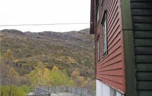 a side of a building with a mountain in the background at Holiday Home Tysse Eikedal in Kleivi