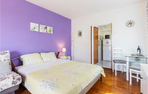 Cama ou camas em um quarto em Cozy Apartment In Fazana With Kitchen