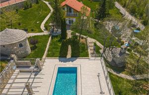 สระว่ายน้ำที่อยู่ใกล้ ๆ หรือใน Awesome Home In Kijevo With Outdoor Swimming Pool