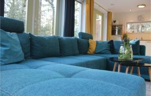 a blue couch sitting in a living room at Fonteinbos in Oudemirdum