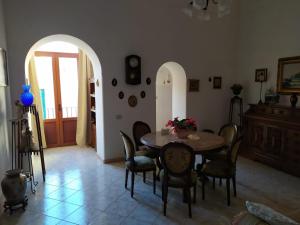 Posedenie v ubytovaní DIMORA LETIZIA -APARTMENT