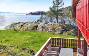 a balcony of a house with a view of the water at Amazing Home In Nordtveitgrend in Haugen