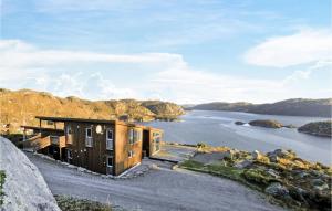 a house on the edge of a body of water at Åmland Hyttefelt in Korshamn