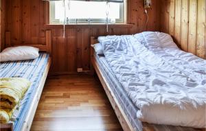 Ліжко або ліжка в номері Nice Home In Nordre Frogn With Kitchen