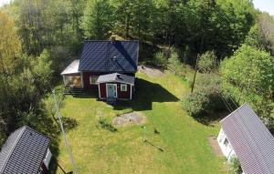 een luchtfoto van een klein huis in een veld bij Lovely Home In Olofstrm With Sauna in Olofström