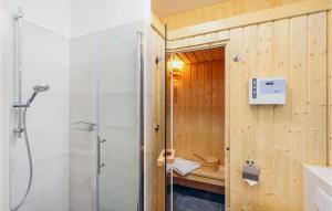 a bathroom with a shower and a toilet at Reetdachhausschilf-Idyll in Kutzow