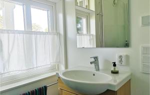 Ένα μπάνιο στο 3 Bedroom Amazing Home In Sävsjö +20 φωτογραφίες
