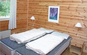 Letto o letti in una camera di Stunning Home In Sandvoll