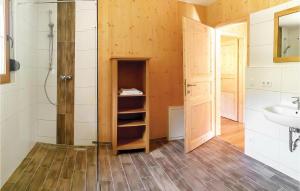 a bathroom with a sink and a toilet and a shower at Beautiful Home In Altaussee With Kitchen in Hinterposern