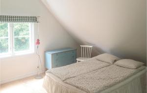 Gulta vai gultas numurā naktsmītnē 1 Bedroom Cozy Home In Ronneby