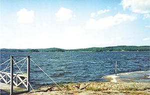- une vue sur une grande étendue d'eau dans l'établissement Gorgeous Home In Alingss With Sauna, à Alingsås