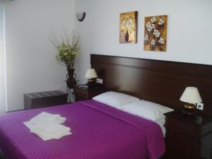 Postel nebo postele na pokoji v ubytování Rita's Place Hotel