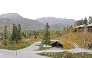 ヘムセダールにあるNice Apartment In Hemsedal With Saunaの山道