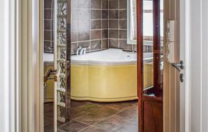 Phòng tắm tại Lovely Home In Rauland With Sauna +21 ảnh
