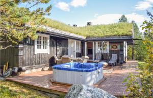 Poolen vid eller i närheten av Cozy Home In Hemsedal With Kitchen