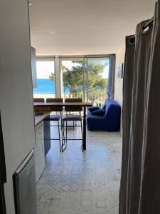 Ruang duduk di Appartement vue sur mer