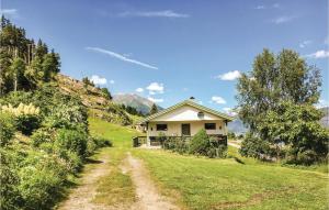 a house on a hill with a dirt road at Holiday Home Balestrand Stokkabø in Tuve
