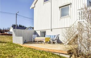 Κήπος έξω από το 5 Bedroom Gorgeous Home In Fjørtoft