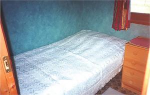 En eller flere senge i et værelse på Gorgeous Apartment In Agdenes With Kitchen