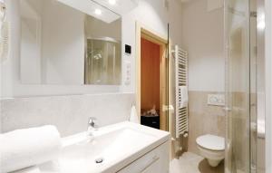 Ein Badezimmer in der Unterkunft Priwallpromenade 2, Whg 11