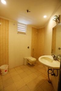 Ванная комната в Hotel Maya 'NEW DELHI'