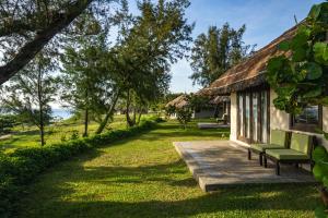 Um jardim em Crown Retreat Quy Nhon Resort